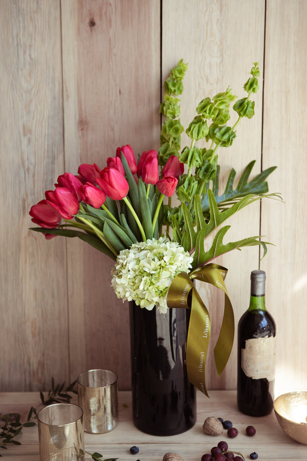 Leah, 10 arreglo de flores con tulipanes