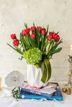 Charlotte, hermoso arreglo floral con 20 tulipanes